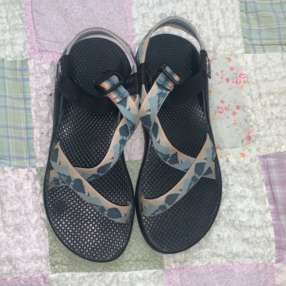 *asssembled in USA* Chacos